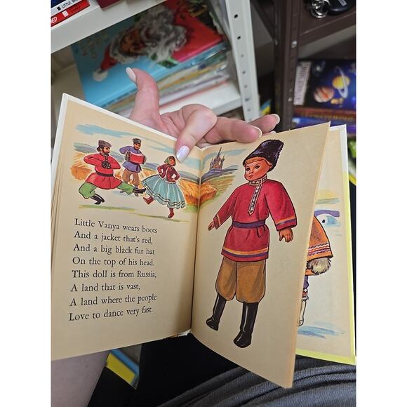 Vintage Dolls from Many Lands by Renee Bartkowski Junior Elf Hardcover Book 8187 - Picture 9 of 9